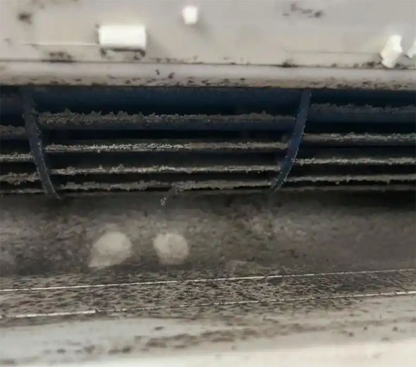 中江空调吹的风有股烧焦味是怎么回事